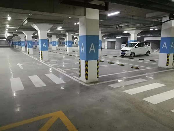 凤凰国际停车场